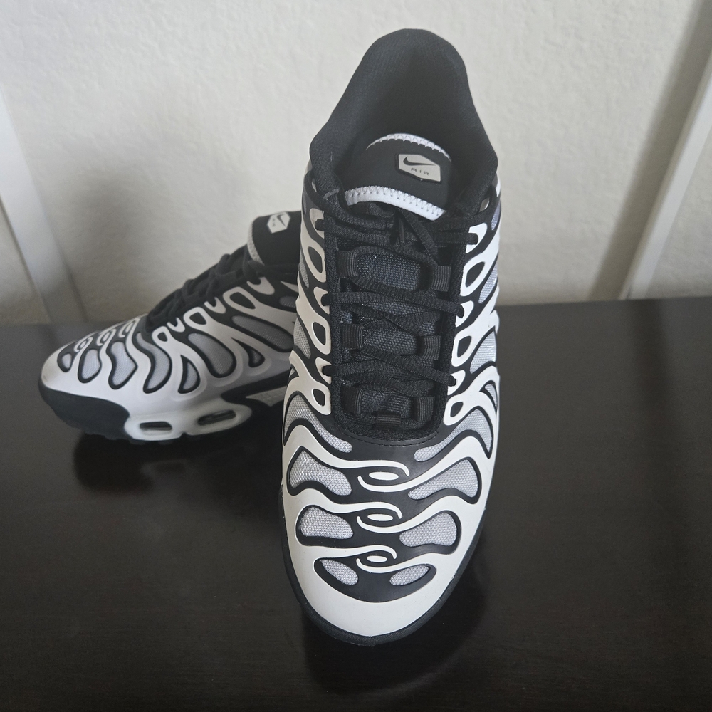 Nike New Without Tags, Men's Black and White Sneakers